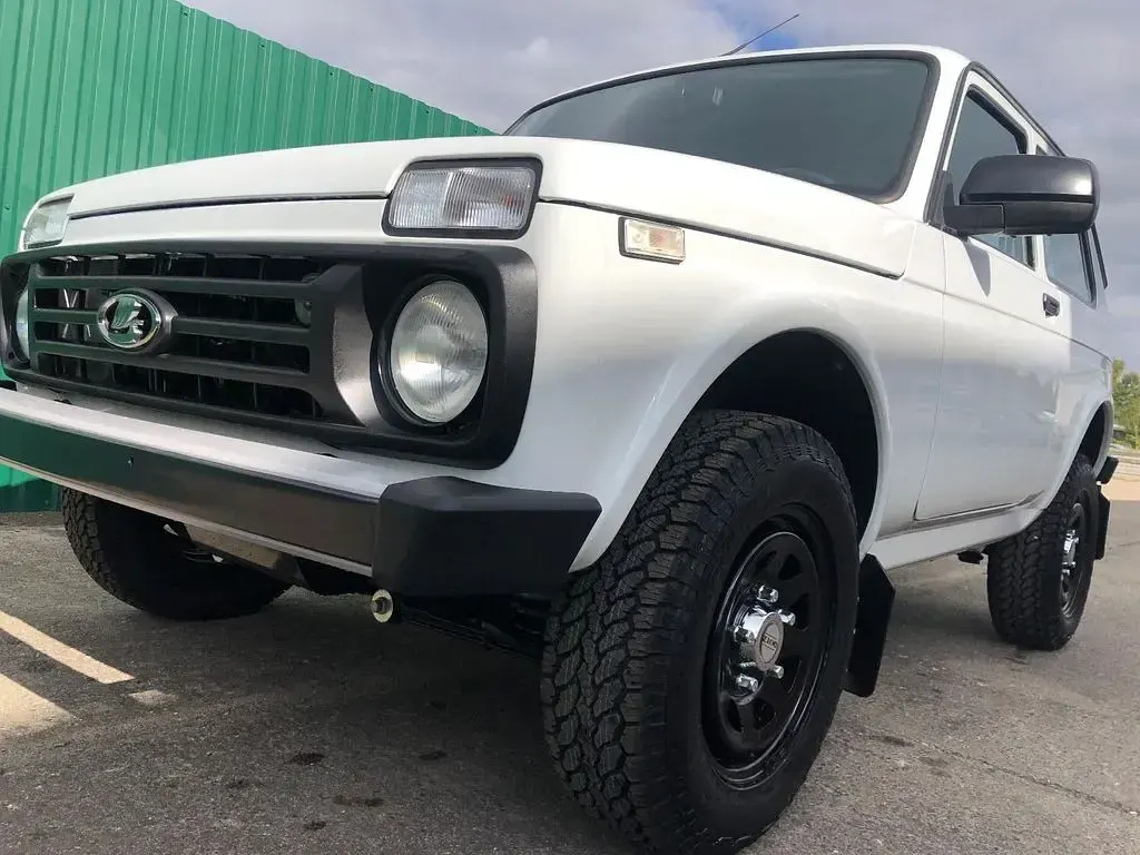 Neu Lada niva 83 PS (61 kW) 2026 Weiß SUV