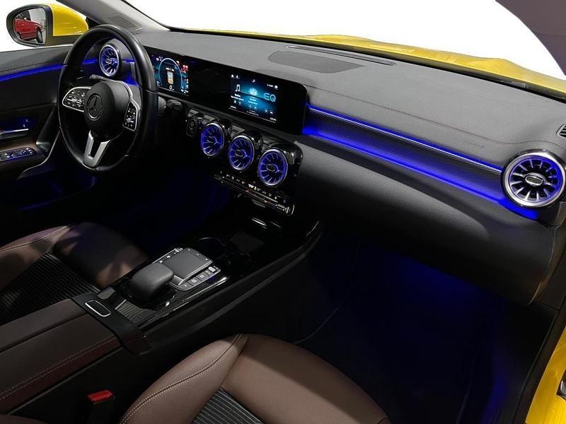 Gebraucht Mercedes CLA250e Shooting Brake Progressive 160 PS (117 kW) 2021 Gelb Kombi