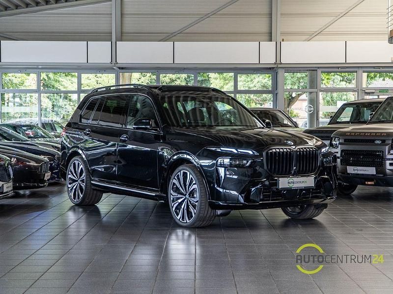 Black sapphire metallic Gebraucht 2025 BMW X7 M Sport SUV | 122.990 € - Bild 1/4