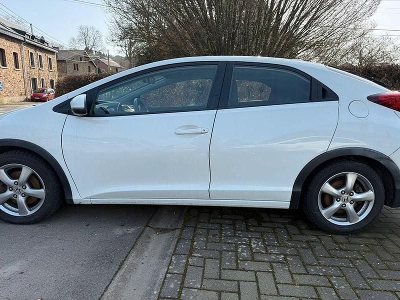 Gebraucht Honda Civic 120 PS (88 kW) 2015 Weiß Limousine