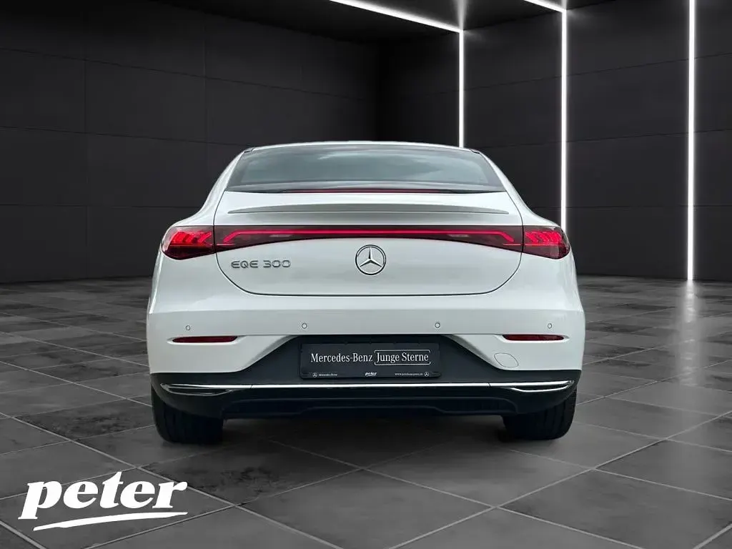 Gebraucht Mercedes EQE300 Advanced 194 kW (265 PS) 2025 Weiß Limousine