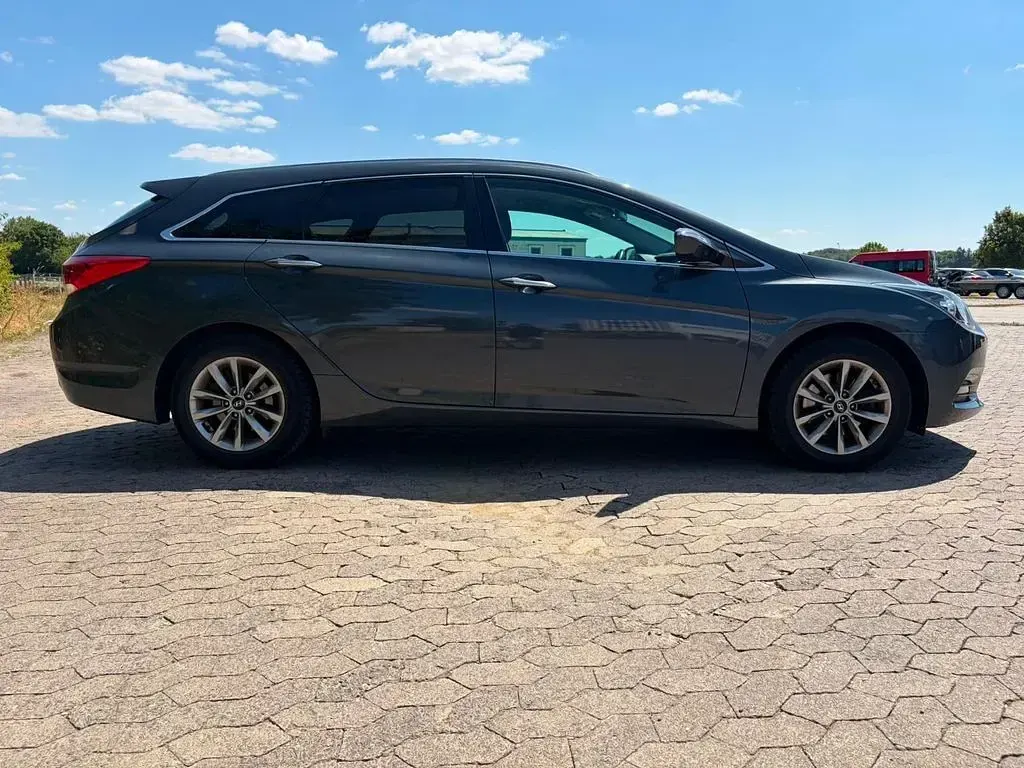 Gebraucht Hyundai i40 Trend 116 PS (85 kW) 2017 Grau Kombi