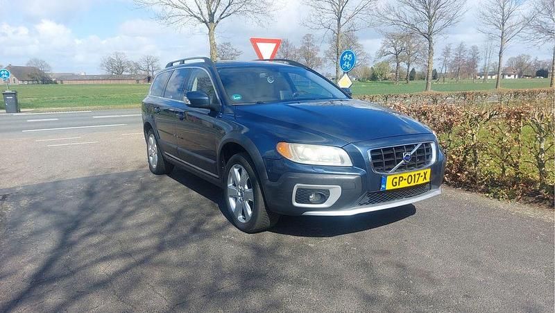 Gebraucht Volvo XC70 Momentum 185 PS (136 kW) 2008 Blau Kombi
