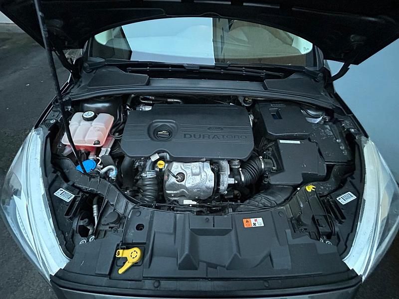 Gebraucht Ford Focus 120 PS (88 kW) 2015 Grau Limousine