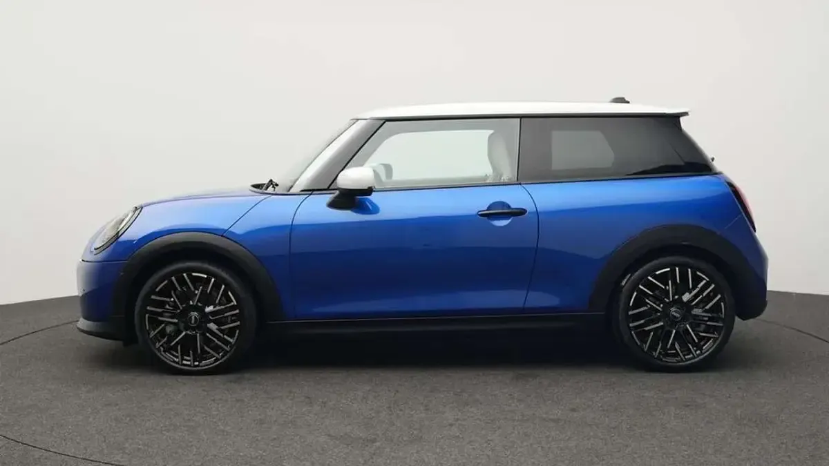 Gebraucht Mini Cooper S Favoured 204 PS (150 kW) 2025 Blau Kleinwagen