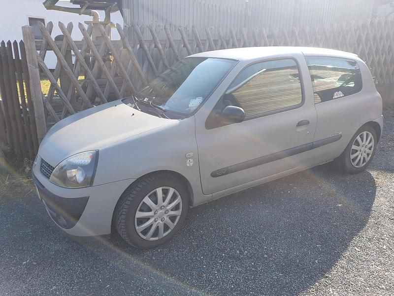 Gebraucht Renault Clio II 75 PS (55 kW) 2003 Grau Kleinwagen