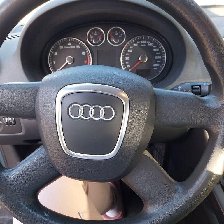 Gebraucht Audi A3 Ambiente 125 PS (91 kW) 2010 Blau Kleinwagen