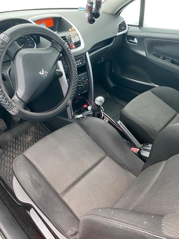 Grau Gebraucht 2009 Peugeot 207 CC Cabrio | 3.900 € - Bild 1/4