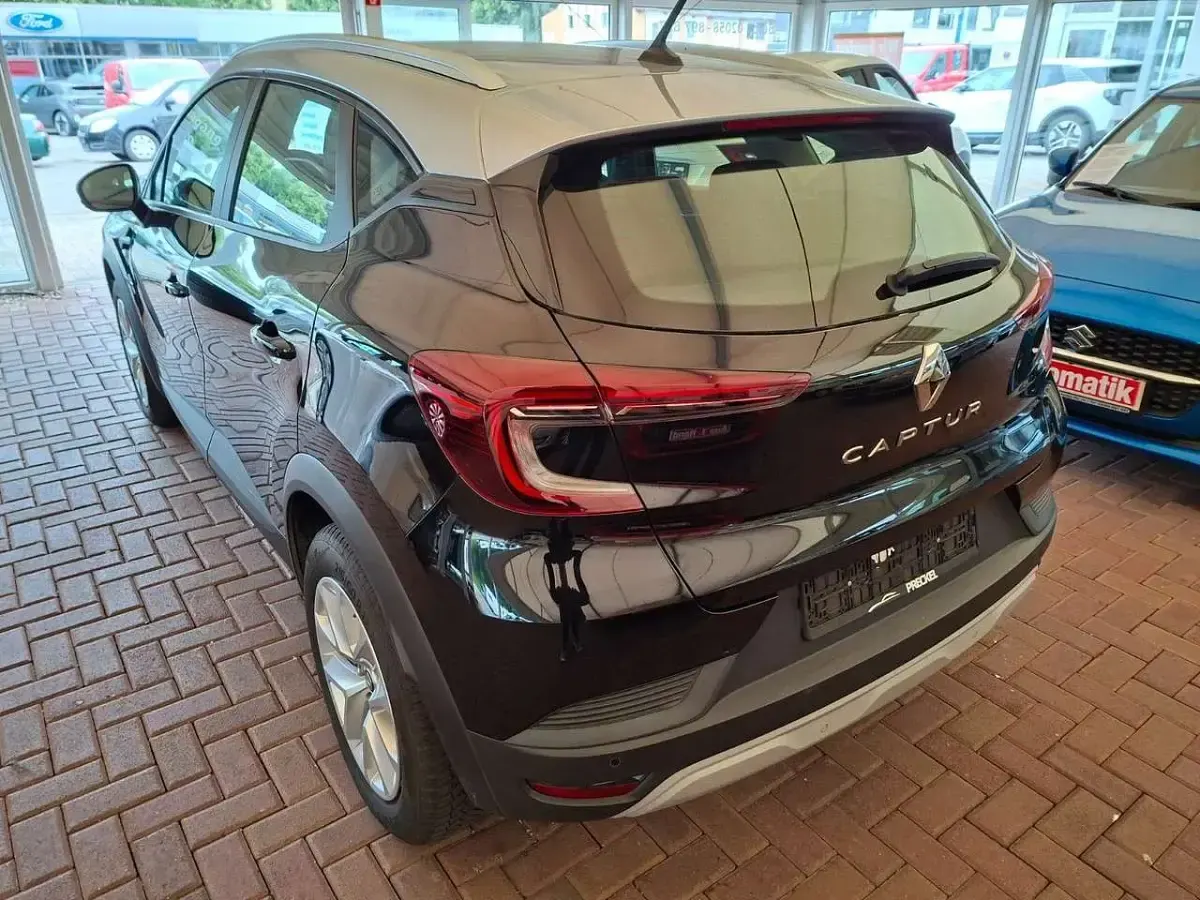 Gebraucht Renault Captur Zen 140 PS (102 kW) 2022 Schwarz weißes dach SUV