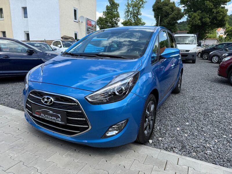 Blau Gebraucht 2017 Hyundai ix20 YES! Van / Kleinbus | 10.499 € (Guter Preis) - Bild 1/4