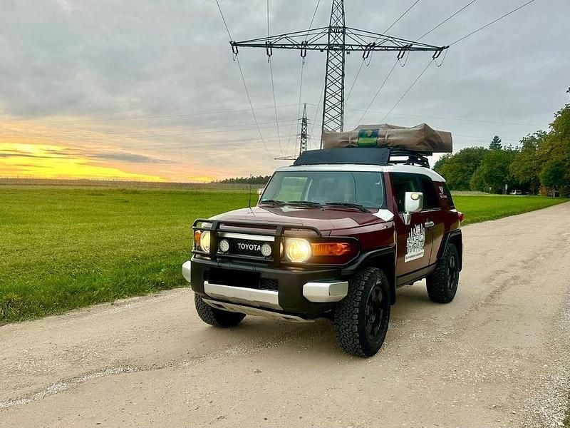 Rot Gebraucht 2005 Toyota FJ SUV | 22.500 € - Bild 1/4