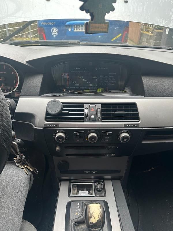 Grau Gebraucht 2004 BMW 530 Kombi | 3.300 € (Fairer Preis) - Bild 1/4