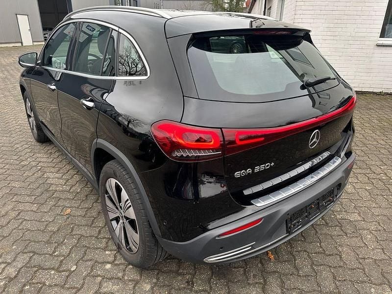 Gebraucht Mercedes EQA250+ Progressive 139 kW (190 PS) 2022 Schwarz SUV
