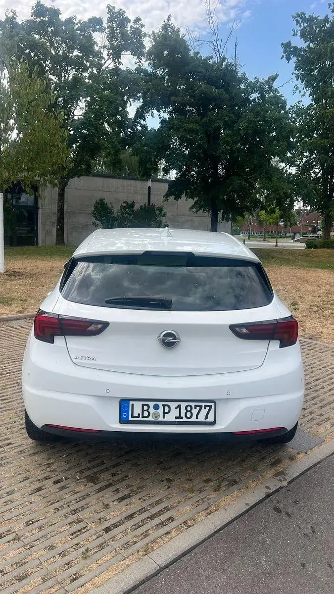 Gebraucht Opel Astra Dynamic 136 PS (100 kW) 2016 Weiß Limousine