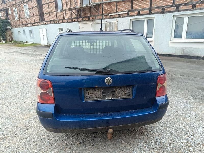 Gebraucht VW Passat Basis 116 PS (85 kW) 2001 Blau Kombi