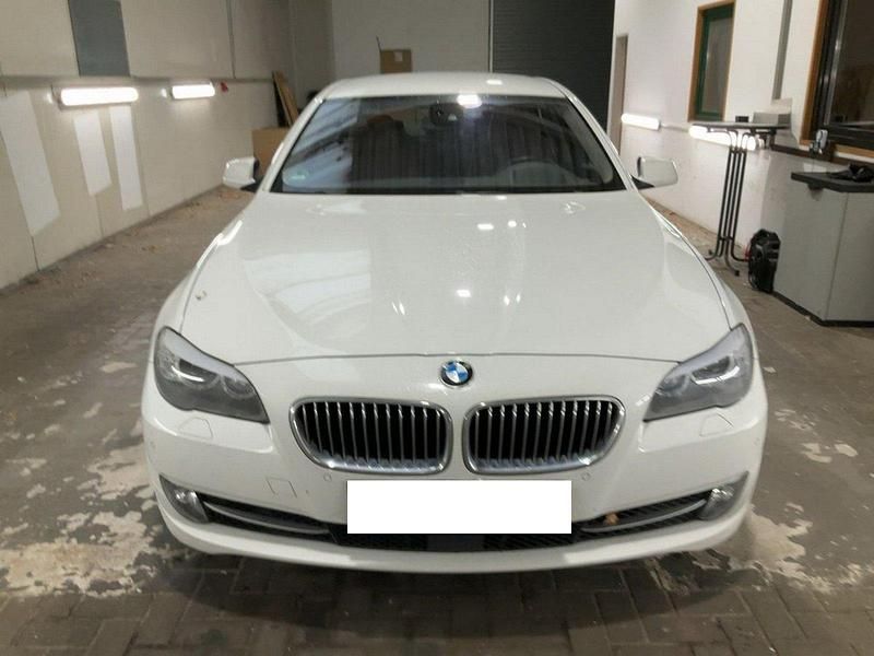 Gebraucht BMW 520 185 PS (136 kW) 2011 Weiß Limousine