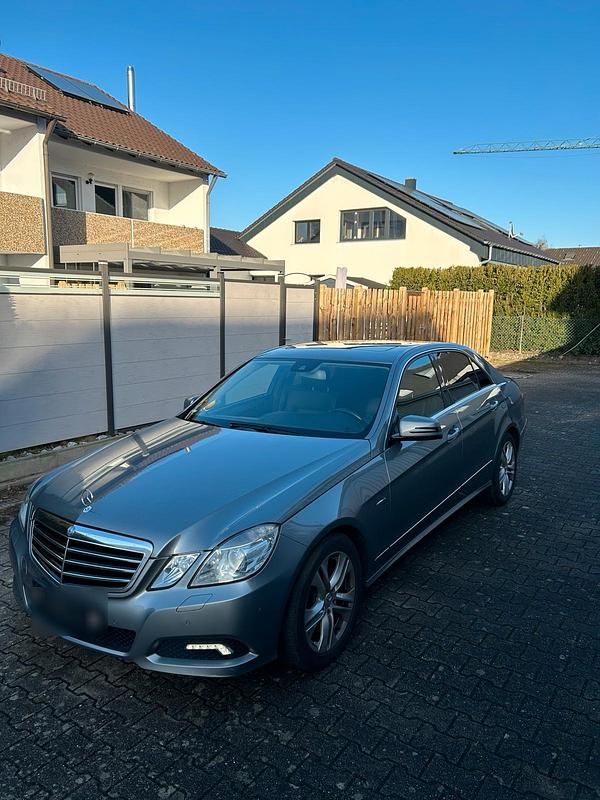 Gebraucht Mercedes E300 Avantgarde 204 PS (150 kW) 2010 Limousine
