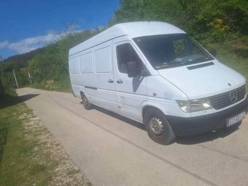 Używany Mercedes Sprinter 122 KM (89 kW) 1999 Van