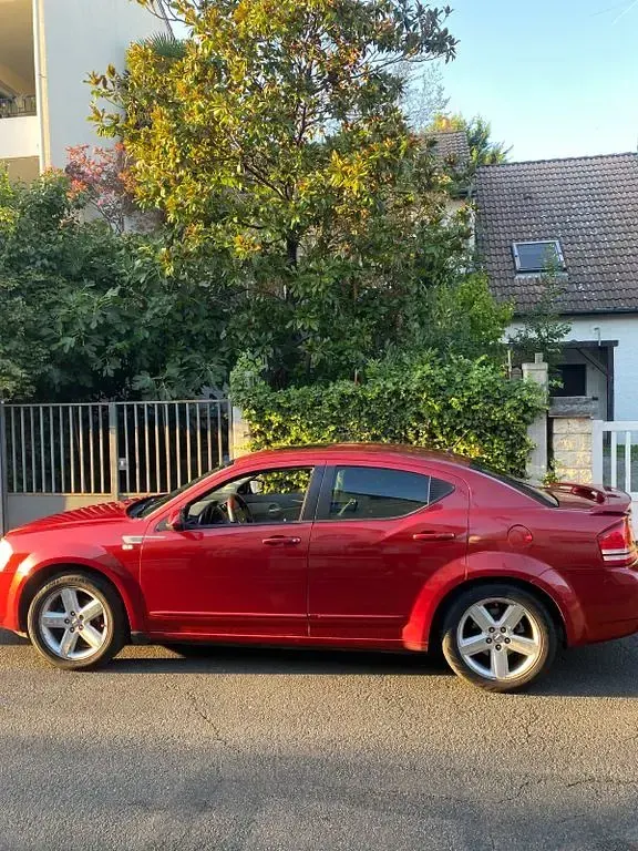 Gebraucht Dodge Avenger 140 PS (102 kW) 2008 Rot Limousine