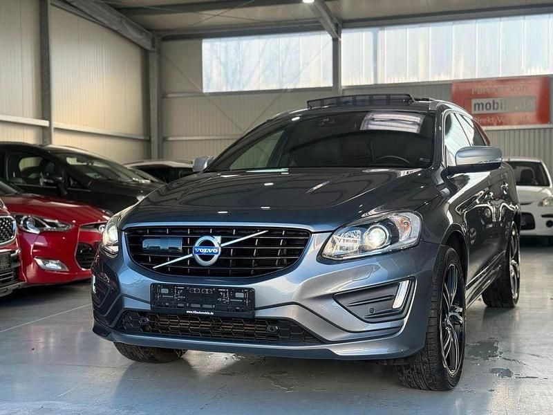 Gebraucht Volvo XC60 R-Design Momentum 190 PS (139 kW) 2016 Grau SUV