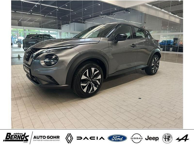 Dark grey metallic (kadg) Gebraucht 2024 Nissan Juke Acenta SUV | 19.470 € (Guter Preis) - Bild 1/4