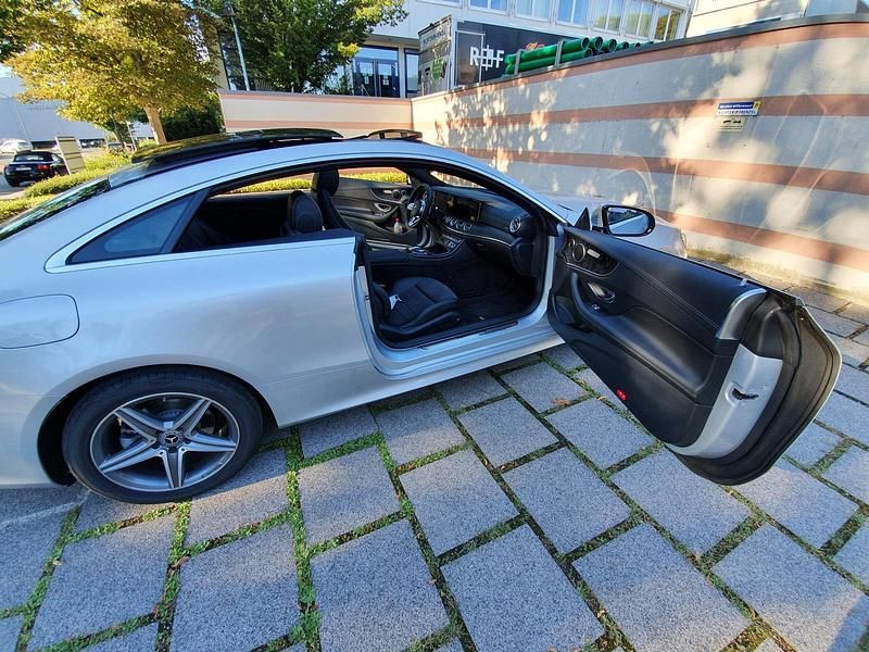 Gebraucht Mercedes E200 AMG line 2020 Silber Coupé