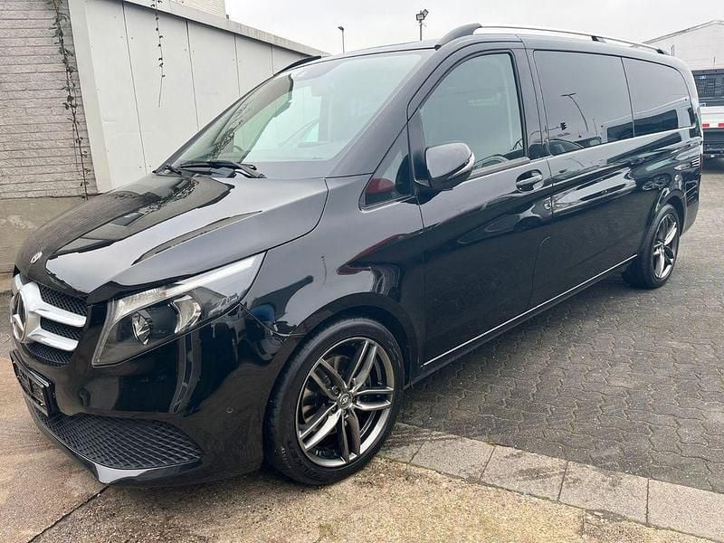 Schwarz Gebraucht 2020 Mercedes V250 Edition Van / Kleinbus | 33.850 € (Guter Preis) - Bild 1/4