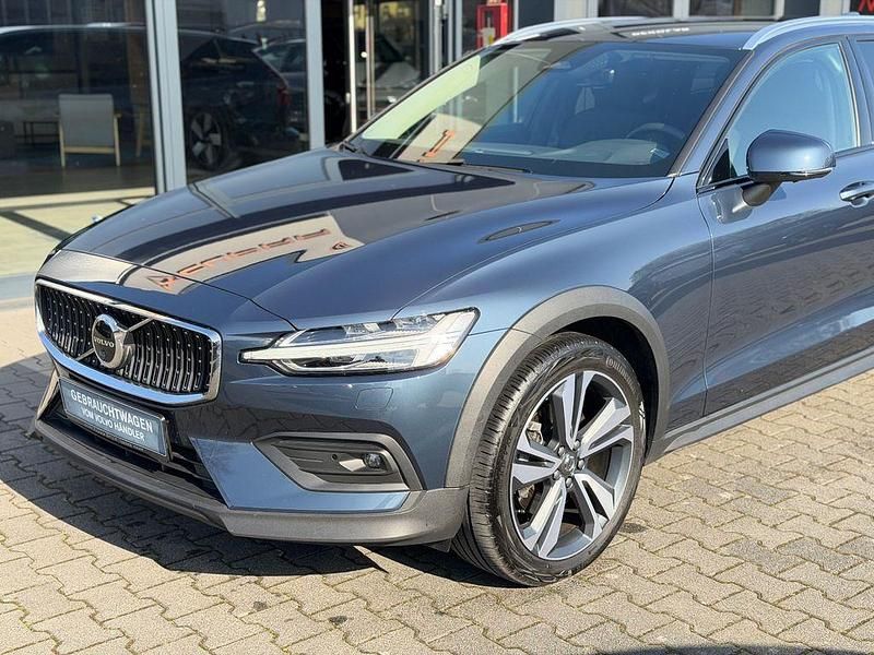 Gebraucht Volvo V60 197 PS (144 kW) 2023 Blau Kombi