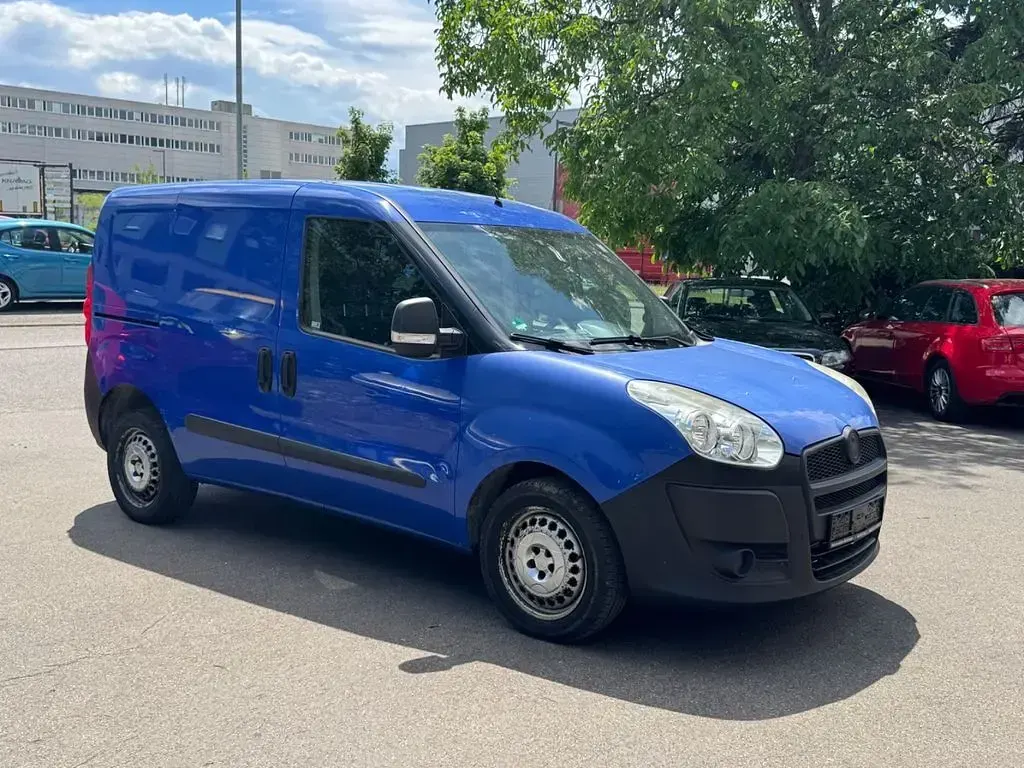 Gebraucht Fiat Doblò Basis 120 PS (88 kW) 2015 Blau Van / Kleinbus