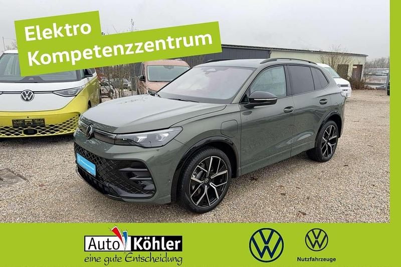Cipressinogrün metallic Gebraucht 2025 VW Tiguan R-line SUV | 49.240 € (Fairer Preis) - Bild 1/3