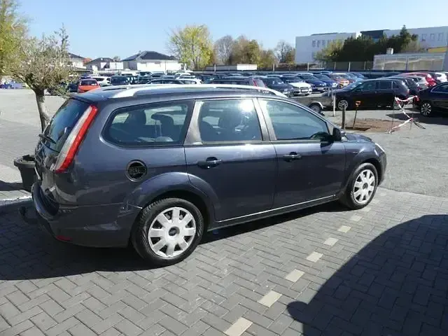 Gebraucht Ford Focus 101 PS (74 kW) 2010 Grau Kombi