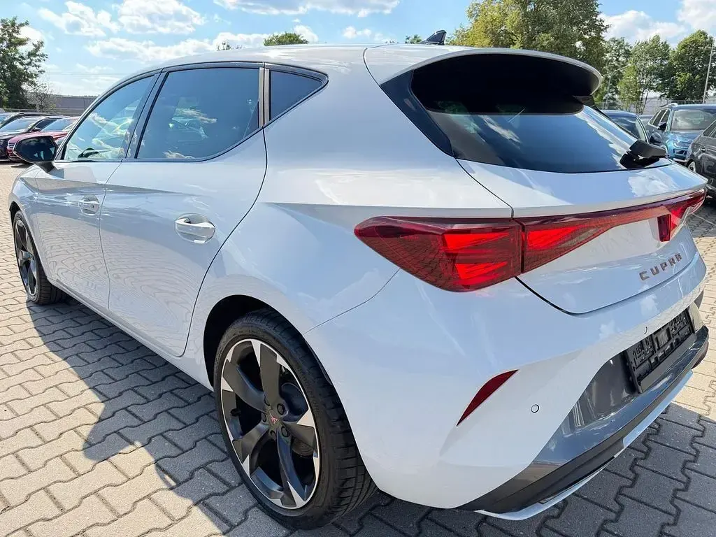 Gebraucht Cupra Leon 150 PS (110 kW) 2025 Weiß Limousine