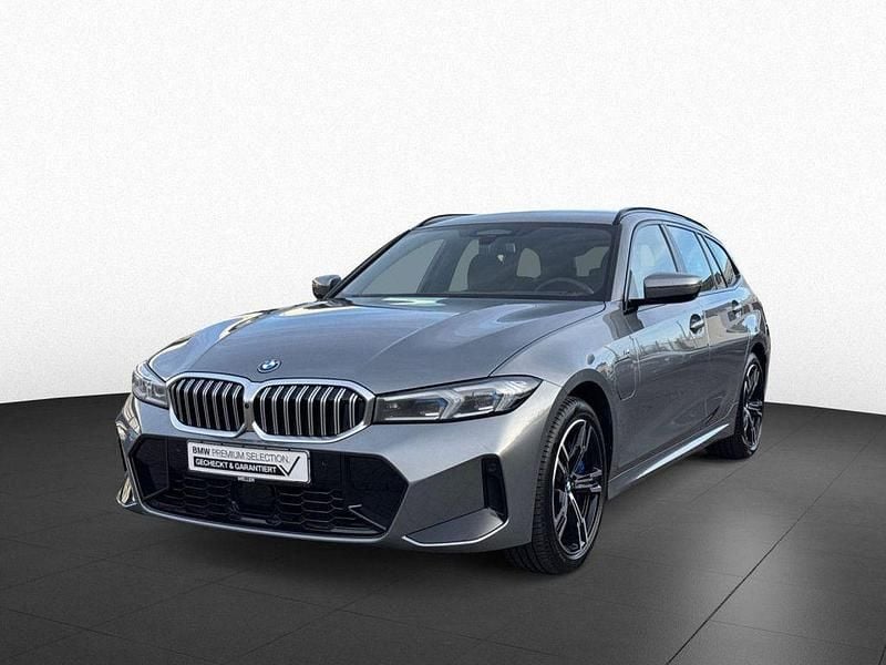 Gebraucht BMW 330e M Sport 292 PS (214 kW) 2024 Skyscraper grau (grau) Kombi