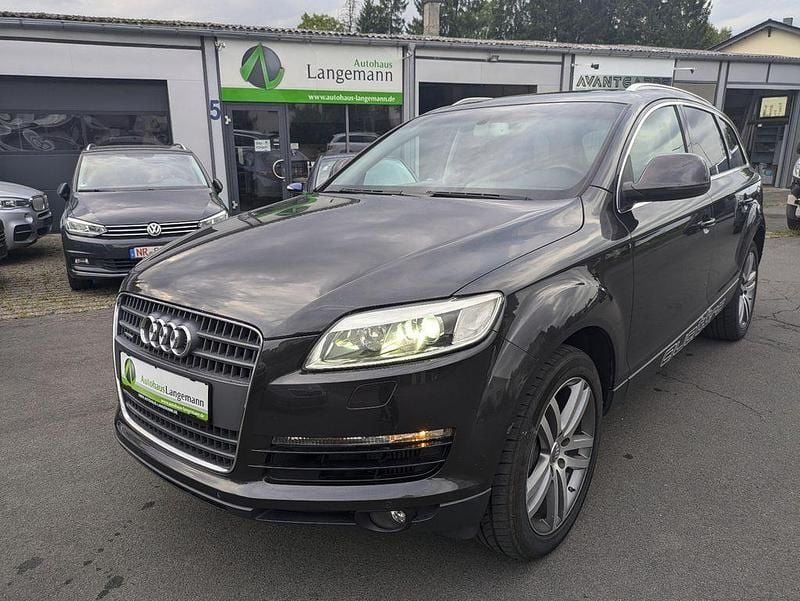 Grau Gebraucht 2006 Audi Q7 Advanced SUV | 6.860 € (Guter Preis) - Bild 1/4