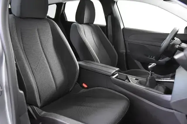 Gebraucht Peugeot 308 SW Active 110 PS (80 kW) 2022 Grau Kombi