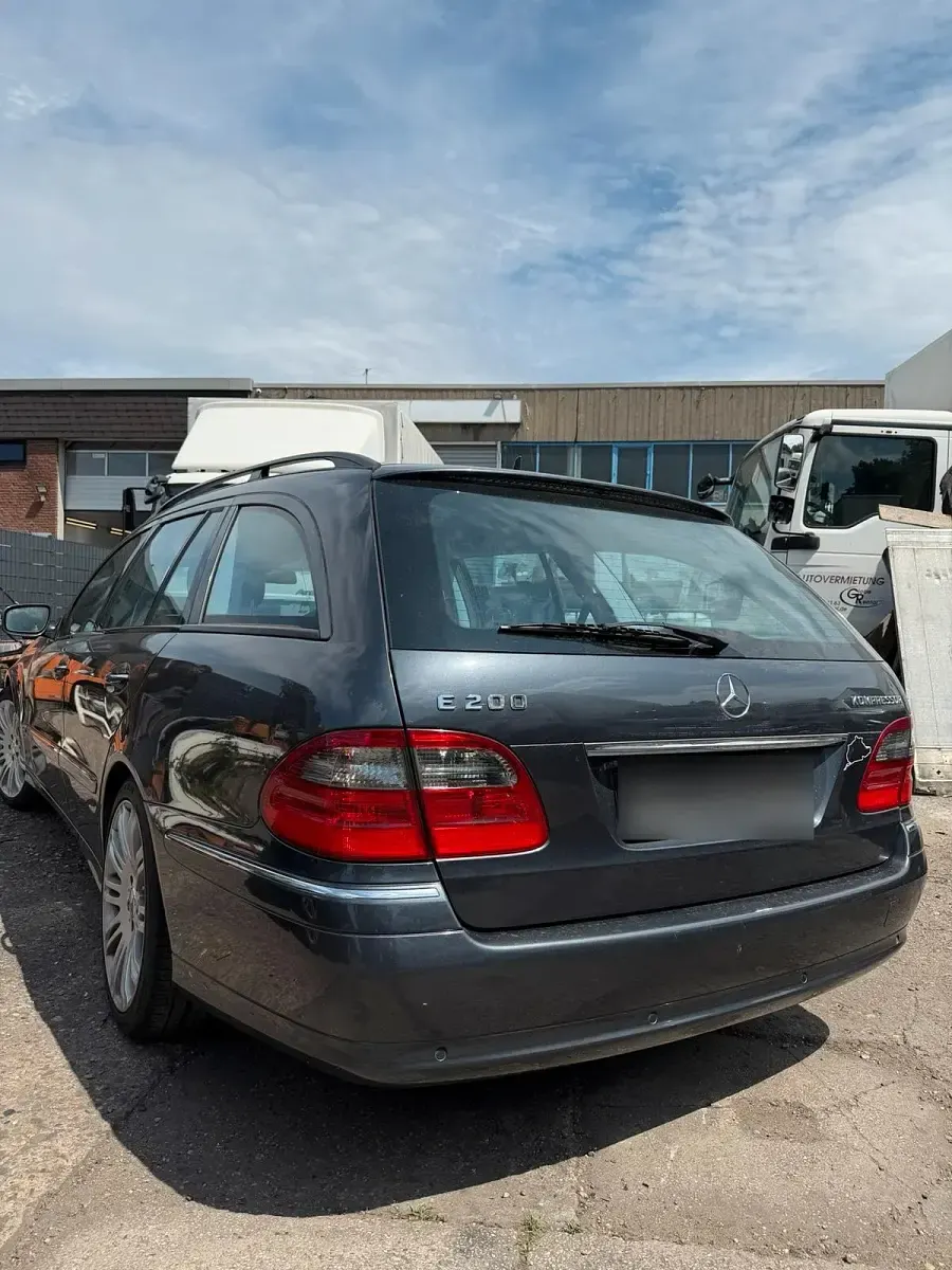 Gebraucht Mercedes E200 Avantgarde 184 PS (135 kW) 2008 Grau Kombi