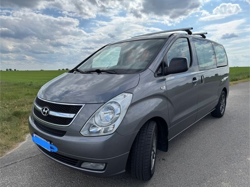 Grau Gebraucht 2010 Hyundai H-1 Van / Kleinbus | 7.990 € (Fairer Preis) - Bild 1/4