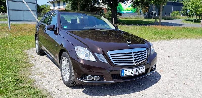 Gebraucht Mercedes E220 Avantgarde 170 PS (125 kW) 2009 Braun Limousine