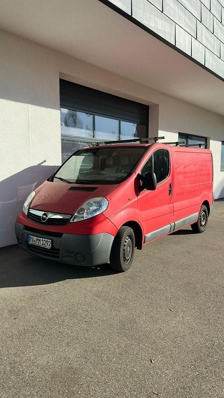 Rot Gebraucht 2010 Opel Vivaro Van | 5.900 € (Teuer) - Bild 1/4