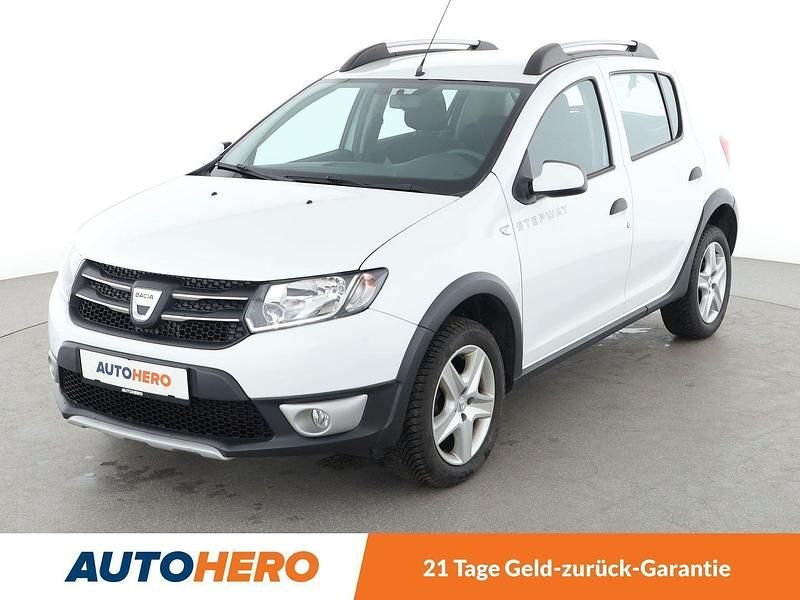 Weiß Gebraucht 2015 Dacia Sandero Prestige Kleinwagen | 8.150 € (Fairer Preis) - Bild 1/3