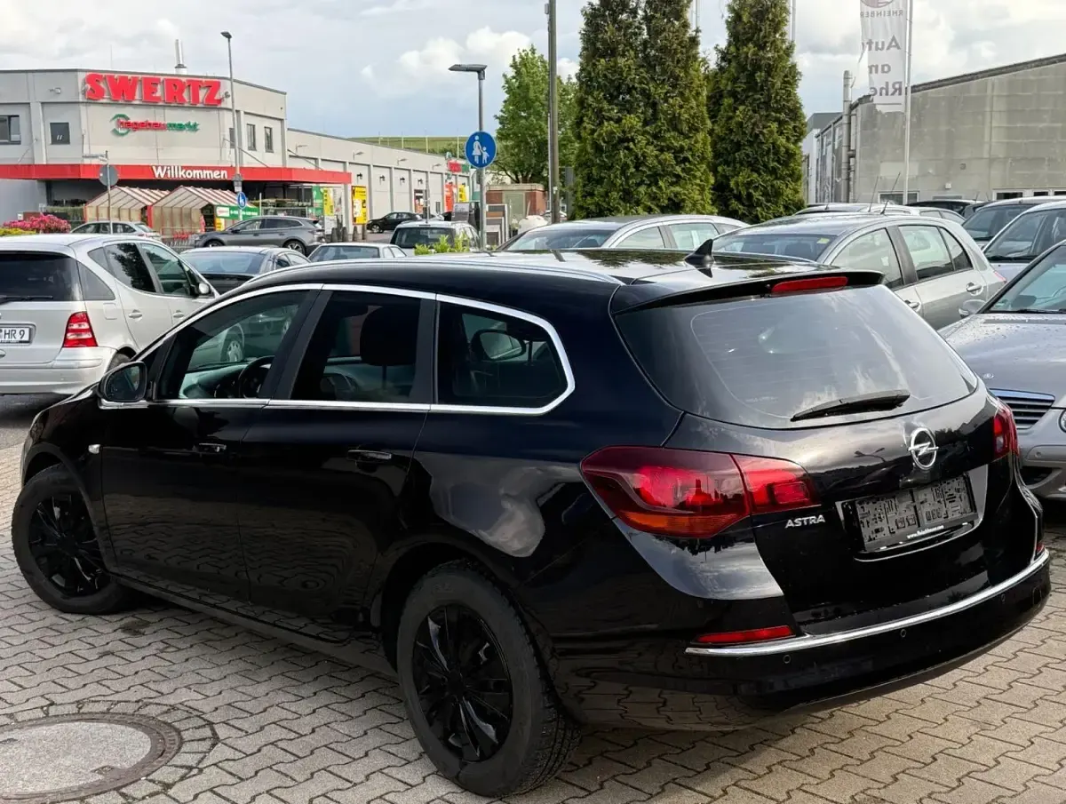 Gebraucht Opel Astra Innovation 116 PS (85 kW) 2011 Schwarz Kombi