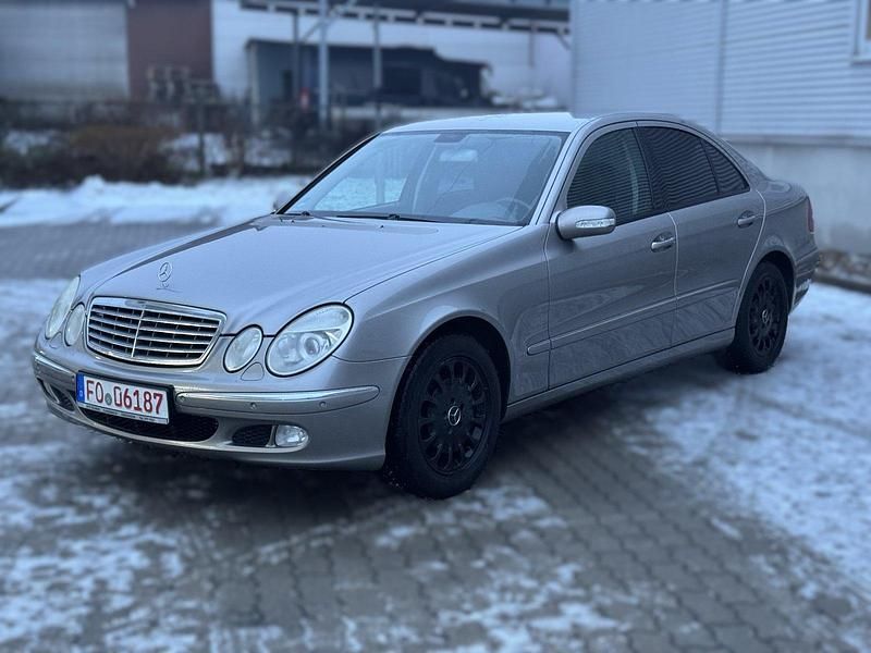 Cubanitsilber Gebraucht 2004 Mercedes E320 Limousine | 4.300 € (Guter Preis) - Bild 1/4