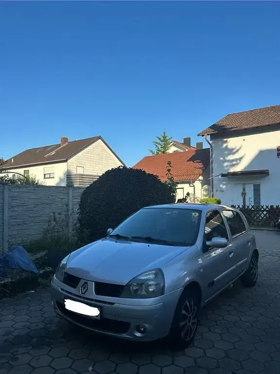 Gebraucht Renault Clio II 75 PS (55 kW) 2005 Silber Limousine