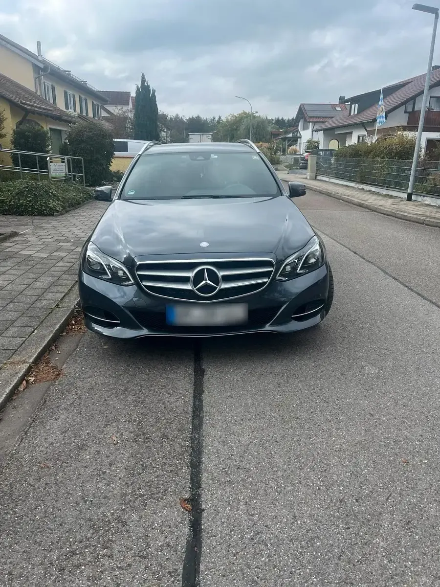 Gebraucht Mercedes E220 170 PS (125 kW) 2017 Grau Kombi