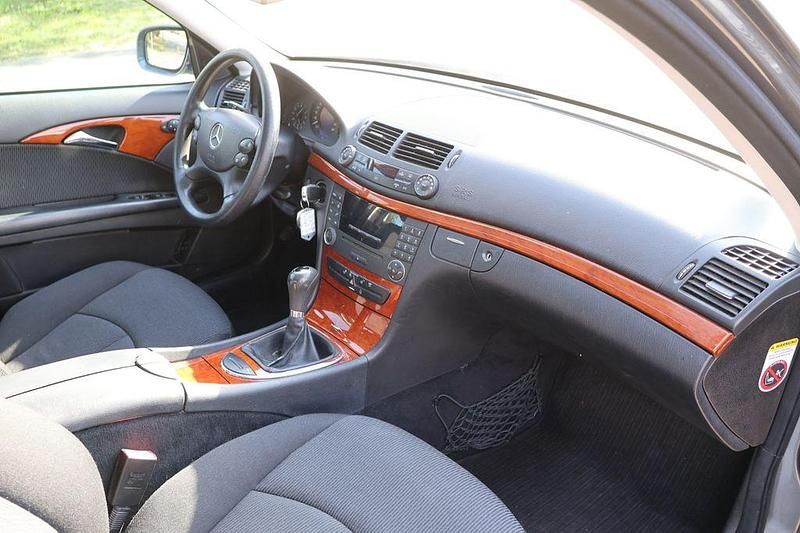 Gebraucht Mercedes E200 184 PS (135 kW) 2006 Grau Limousine