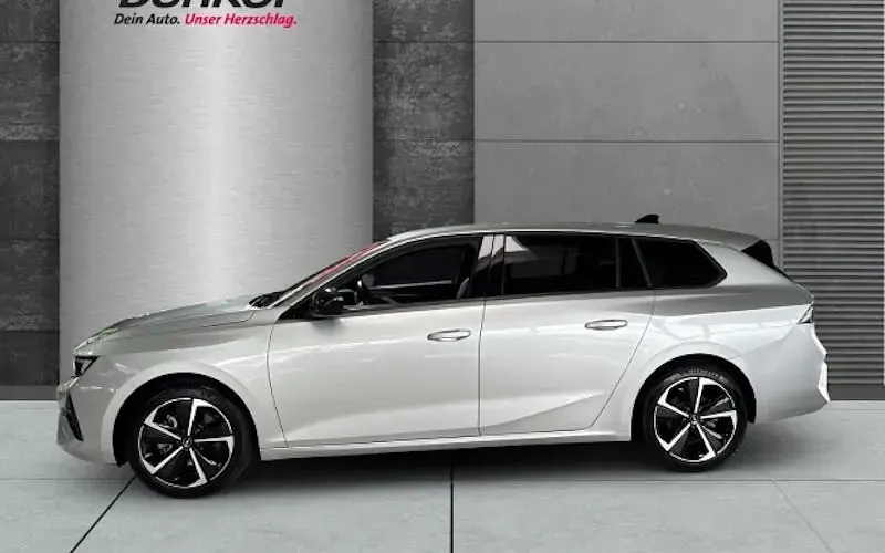 Używany Opel Astra 130 KM (95 kW) 2024 Srebrny Kombi