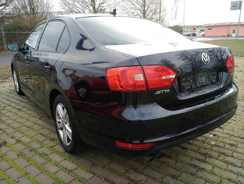 Gebraucht VW Jetta Match 122 PS (89 kW) 2012 Schwarz Limousine
