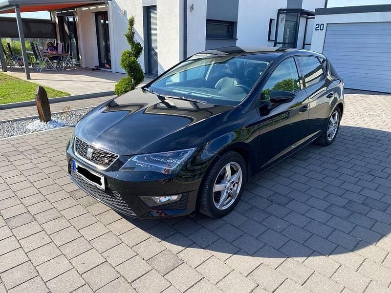 Schwarz Gebraucht 2016 Seat Leon ST Style Kombi | 11.999 € (Guter Preis) - Bild 1/4