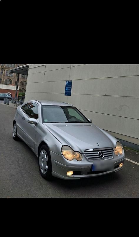 Silber Gebraucht 2002 Mercedes C180 Coupé | 1.999 € - Bild 1/4