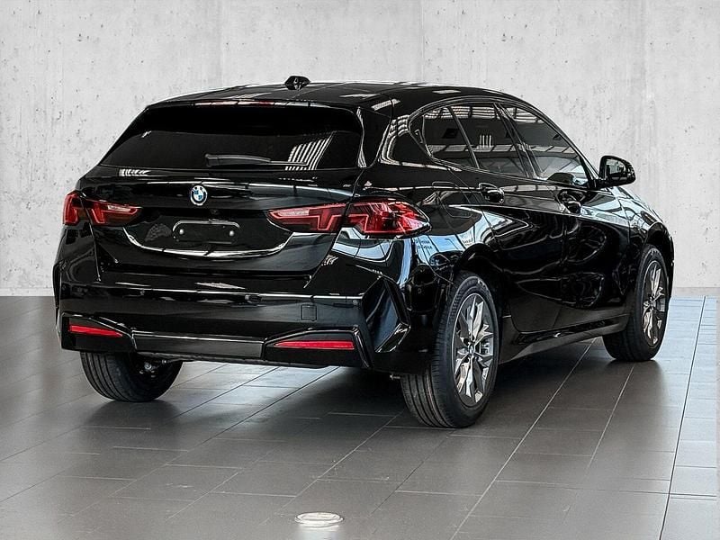 Neu BMW 116 122 PS (89 kW) 2025 Schwarz Kleinwagen